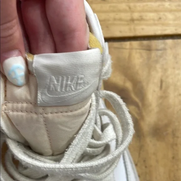 Nike all white blazers - Picture 3 of 13